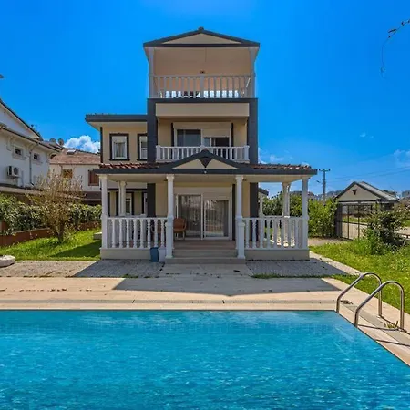 Private Pool,near To The Land Of Legend Отель 4*